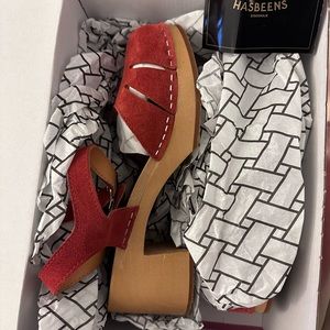 NEW Swedish Hasbeens Size 37 (US F 7) rust colored suede.